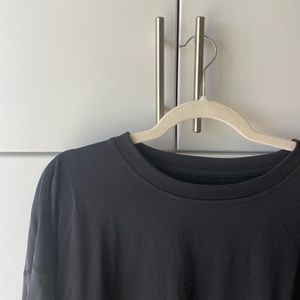 Lululemon black tee